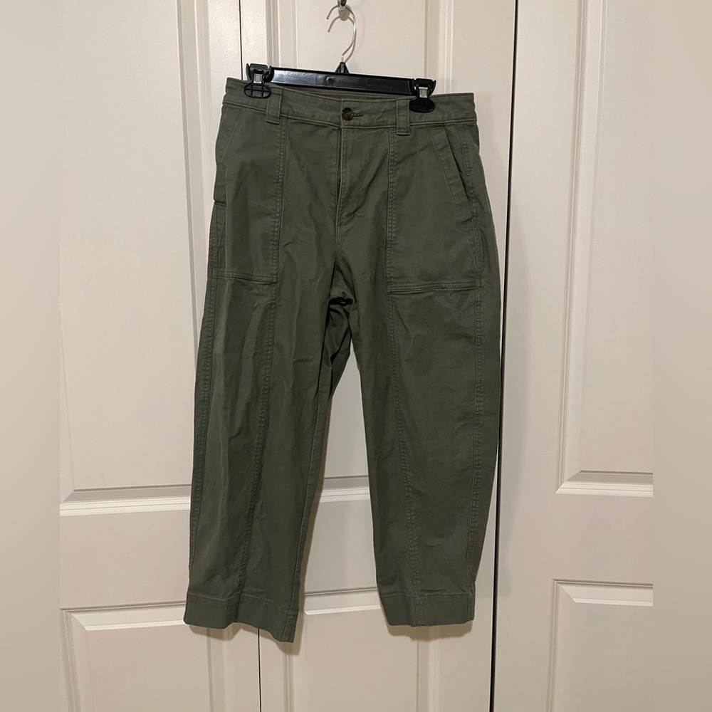 Old Navy Women’s Khaki Green Barrel Pants, Size 10, EUC